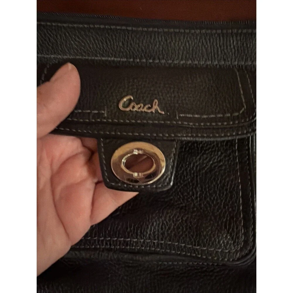 Coach Black Pebbled Leather Turn Lock Swingpack Crossbody Bag Purse. Great Cond!